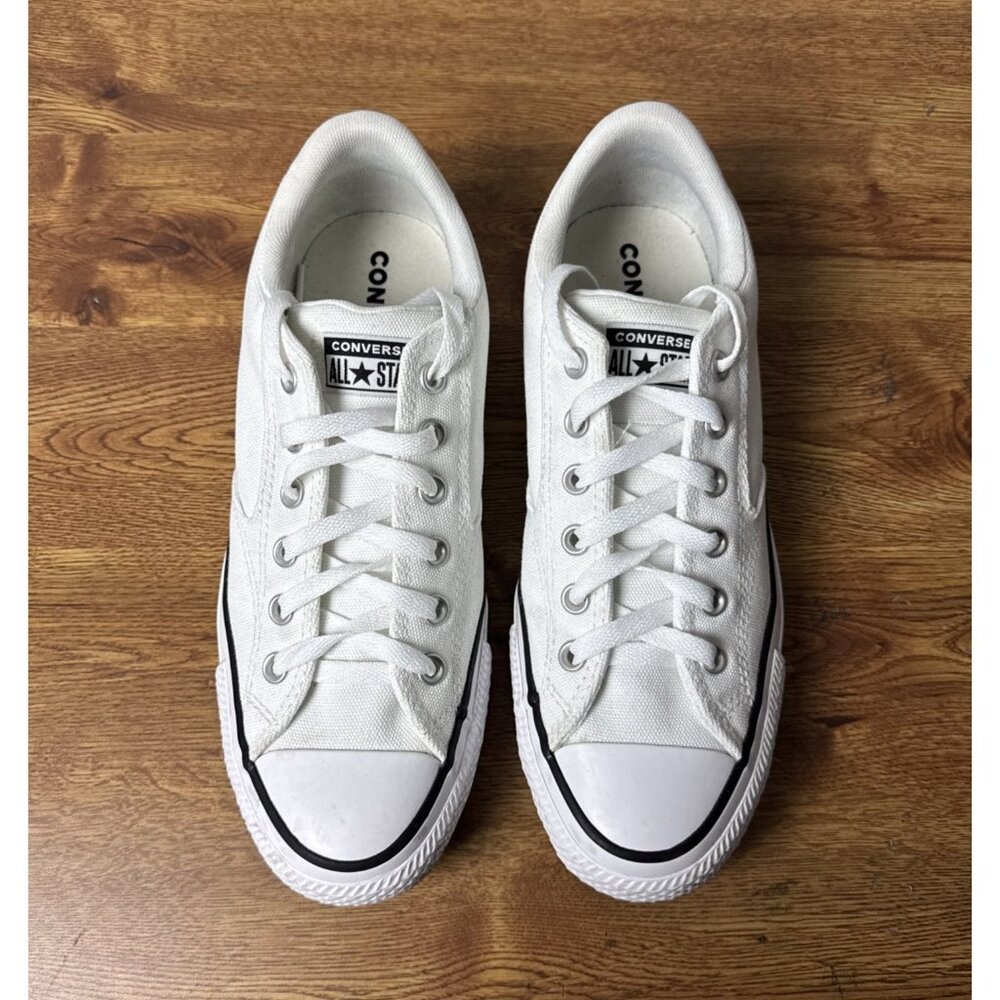 Converse All Star Chuck Taylor Canvas Low Top Men 9 / Women 11 Causal Sneaker